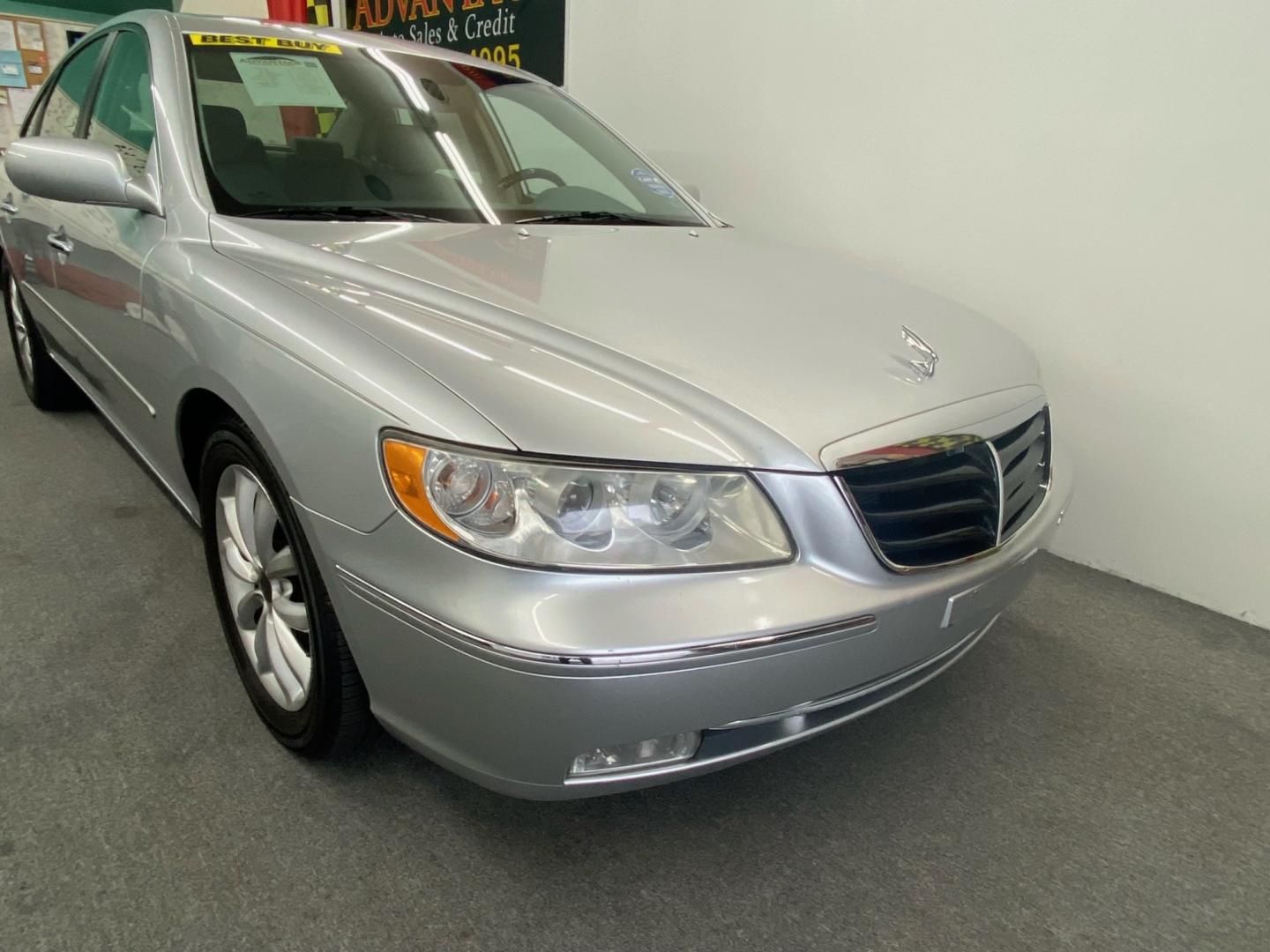 2007 SILVER /Tan Hyundai Azera AWD (KMHFC46F27A) with an 2.4L L4 DOHC 16V engine, 4-Speed Automatic Overdrive transmission, located at 533 S West End Blvd., Quakertown, PA, 18951, (877) 257-4995, 40.343994, -75.303604 - INCLUDED IN THE SALE PRICE OF EVERY VEHICLE: 48 Hour Money Back Guarantee 6 Month - 6,000 Mile Warranty Brand New PA State Inspection & Emission $10 Oil Changes for the Life of the Loan Complete CARFAX - Photo#2